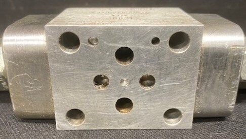 Sun Hydraulics FDBA-HAN Flow Control Valves on GBY 9HC0 Manifold - Image 2