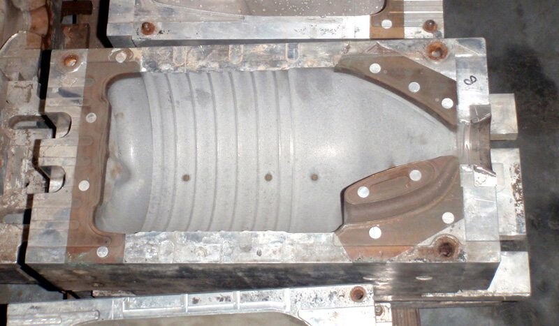 TCC Unknown Model Industrial Round Ribbed Gallon Blow Mold - Image 2