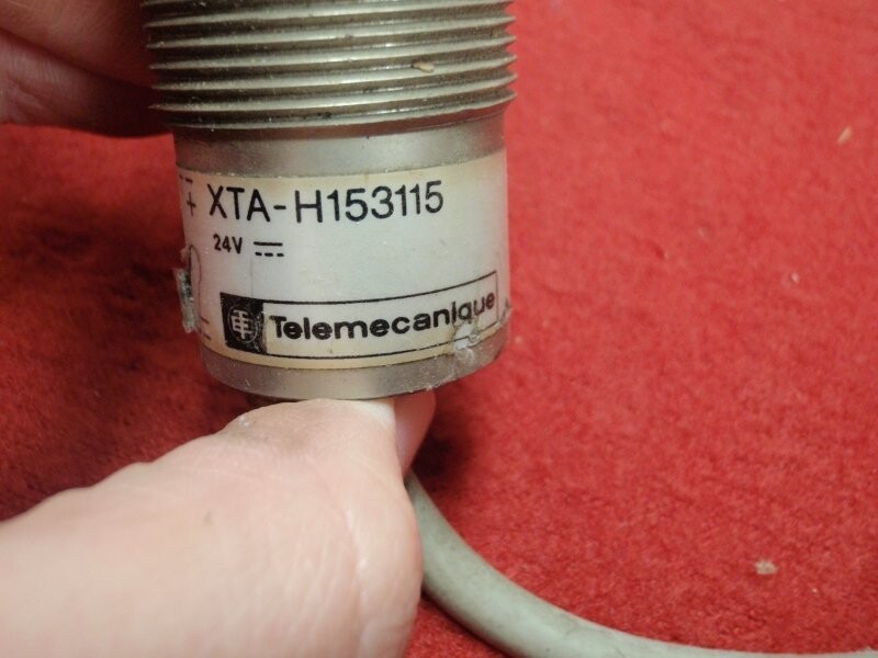 Telemecanique XTA-H153115 Proximity Sensor - Image 2