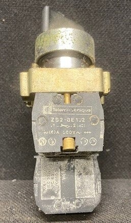 Telemecanique ZB2-BE101/ZB2-BE102 Contact Blocks on Mounting Block with Selector Switch - Image 2