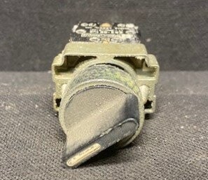 Telemecanique ZB2-BE101/ZB2-BE102 Contact Blocks on Mounting Block with Selector Switch - Image 4