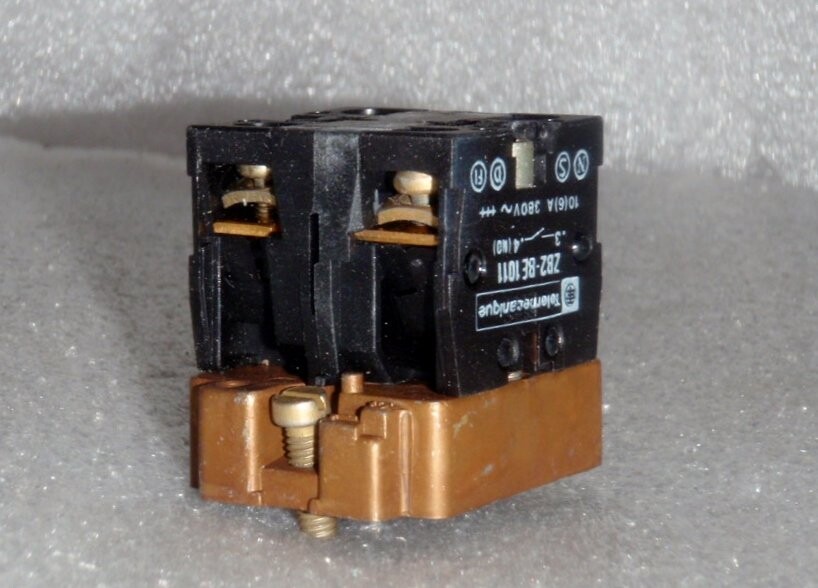 Telemecanique ZB2BZ1051 - Image 2