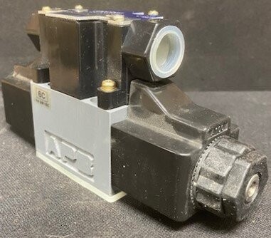 Tokimec DG3V-3-6C-M-P2-T-7-52 Directional Control Valve - Image 4
