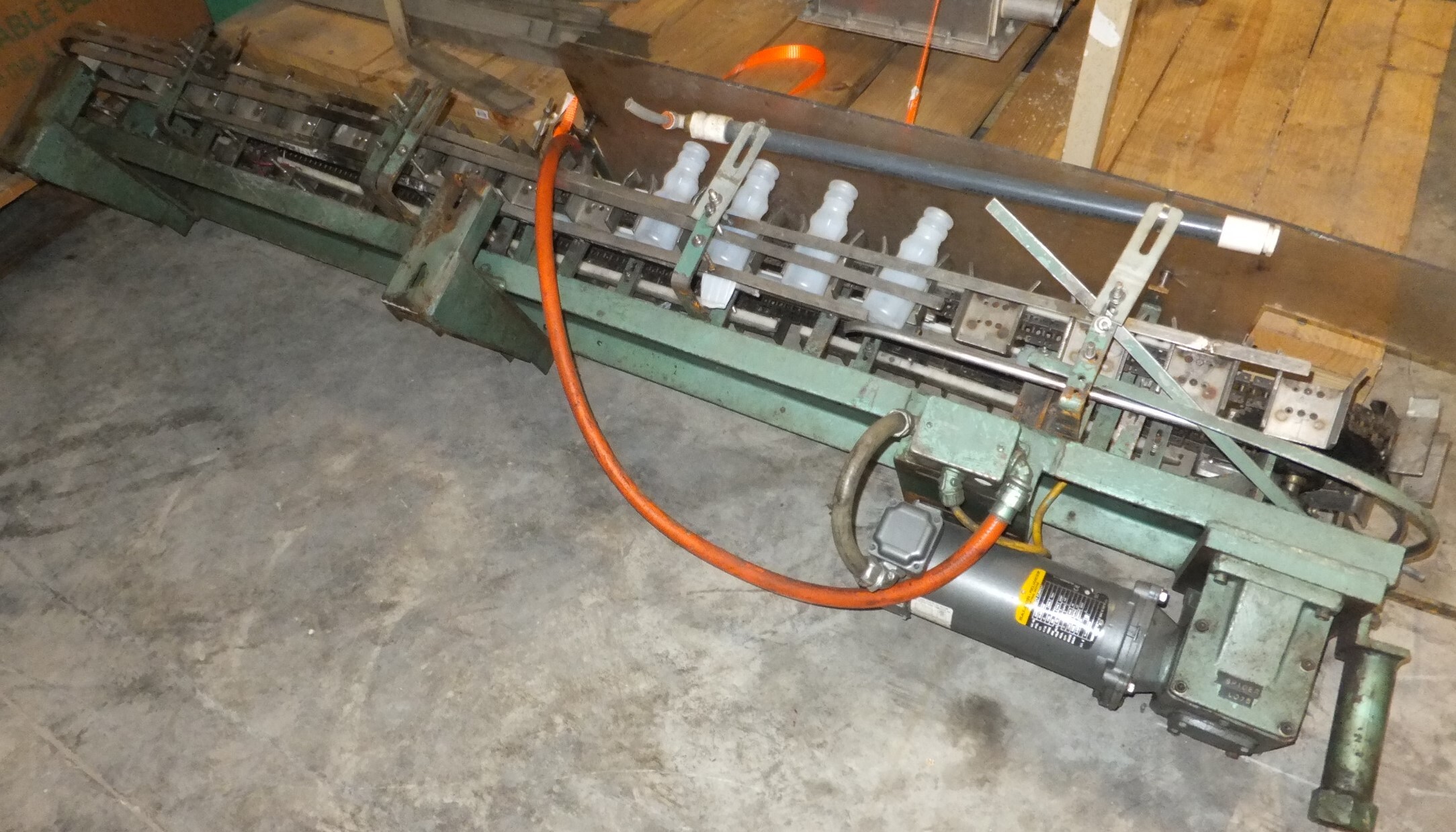 Uniloy 250R1, 7 Head Blow Molding Machine - Image 4