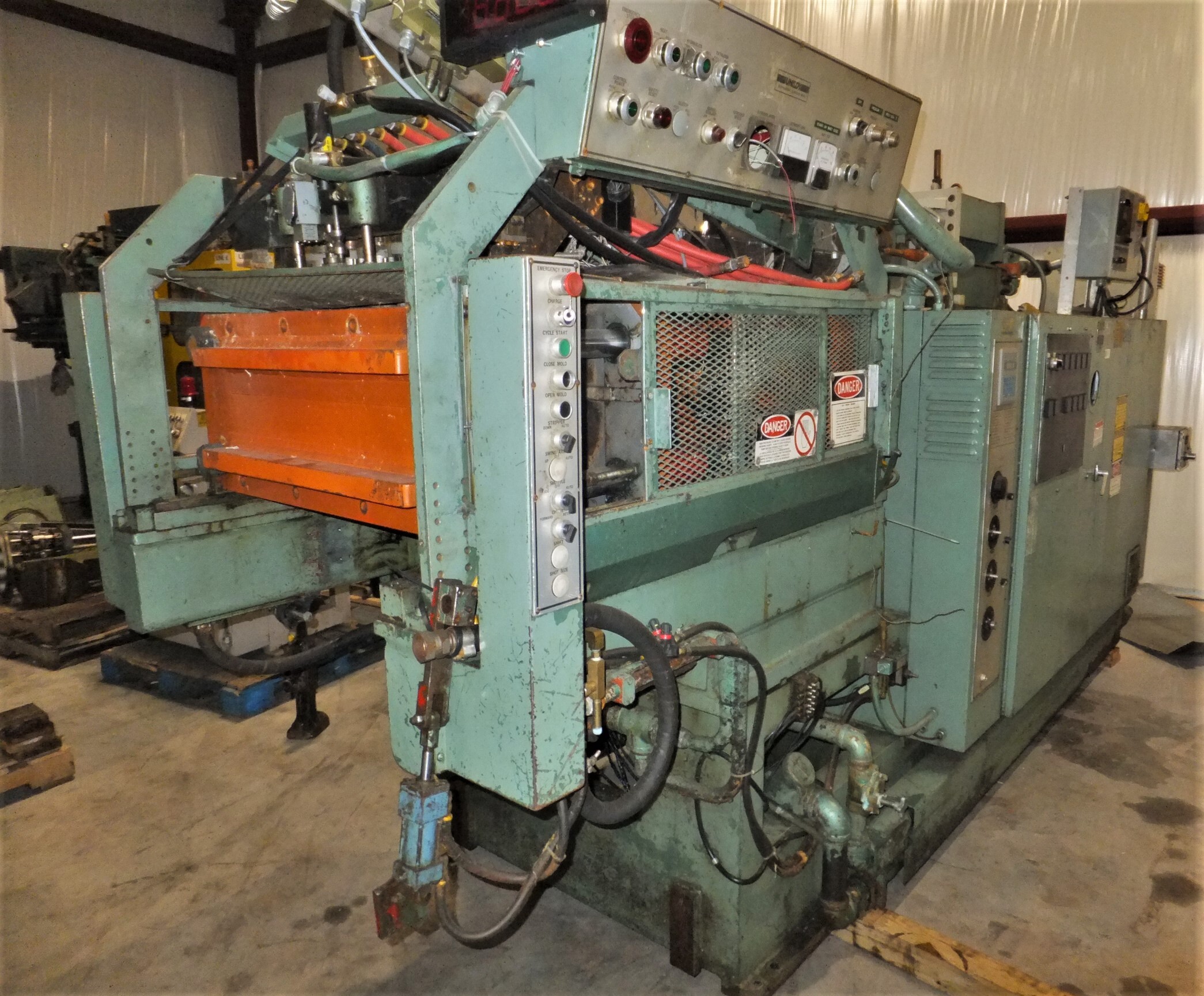 Uniloy 250R1, 7 Head Blow Molding Machine