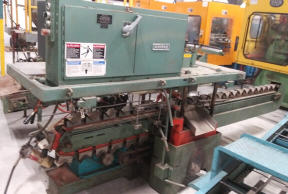 Uniloy 350R1 5-Head Blow Molding Machine - Image 4