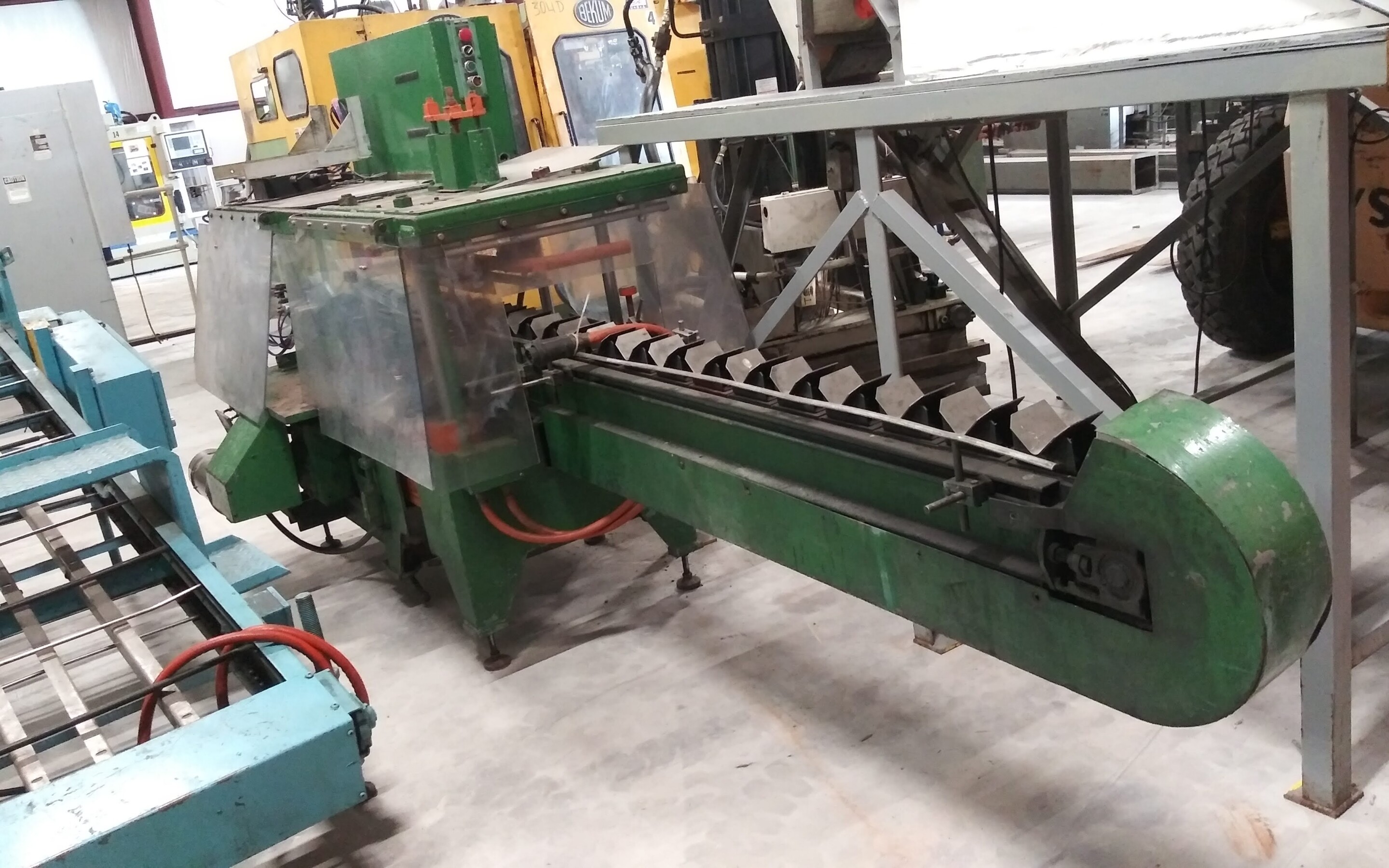 Uniloy 350R2 8-Head Half Gallon Blow Molding Machine - Image 2