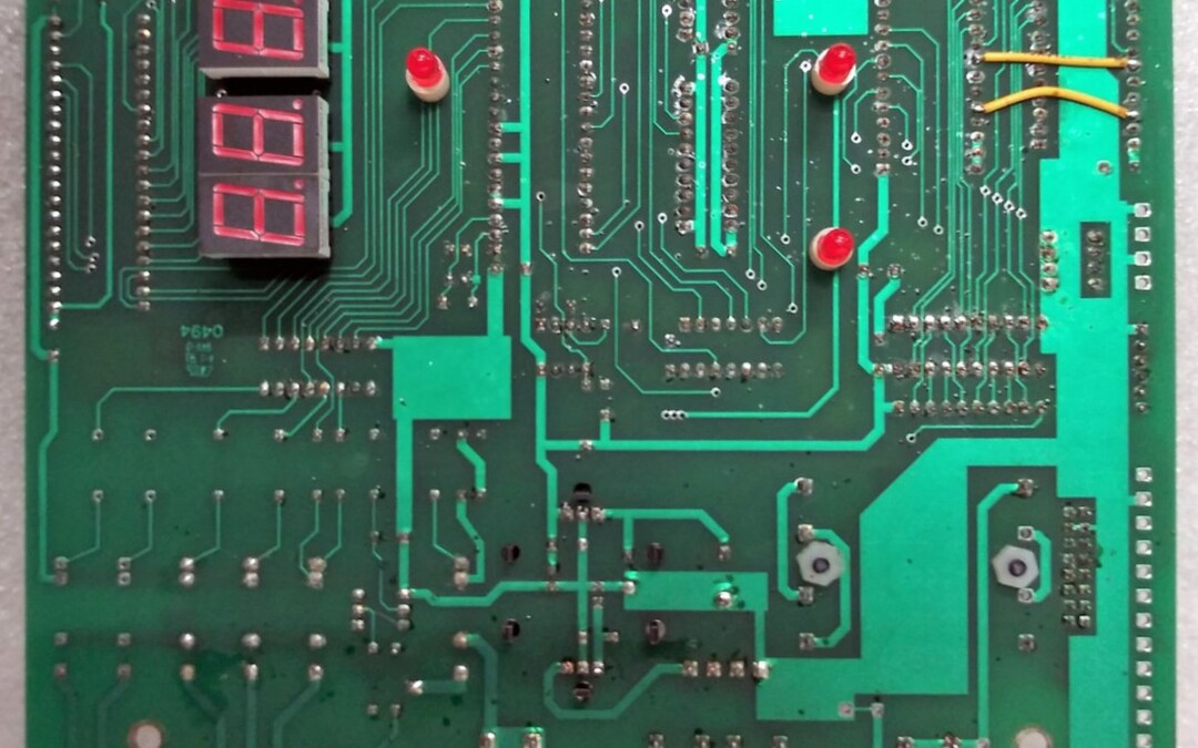 Universal Dynamics UDC-0187 PCB-025 Circuit Board - Image 2