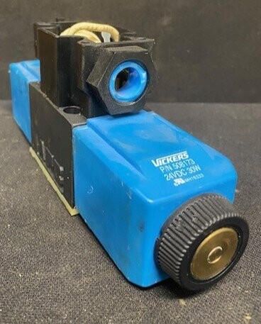 Vickers 508173 Solenoids on Manifold - Image 2
