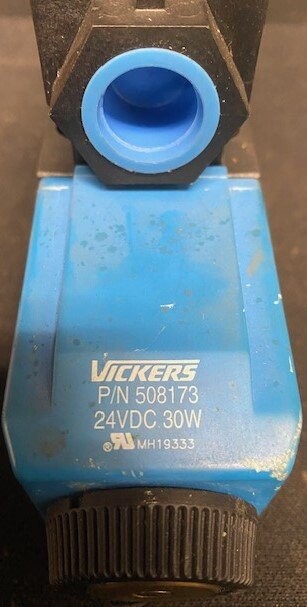 Vickers 508173 Solenoids on Manifold - Image 3