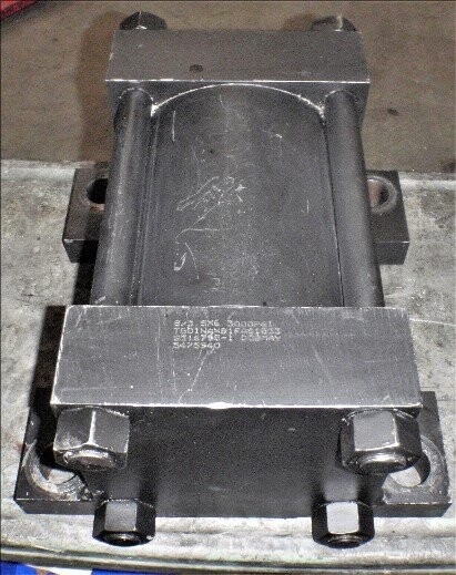 Vickers 5475940 Hydraulic Cylinder - Image 2