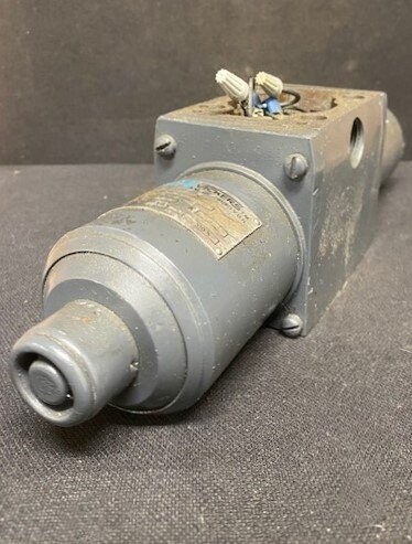 Vickers 793889 Solenoids on Vickers Hydraulic Valve