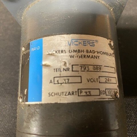 Vickers 793889 Solenoids on Vickers Hydraulic Valve - Image 2