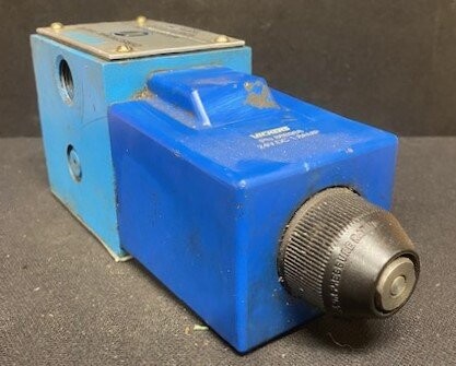 Vickers 879135 DG4S4 012CB8H60 Hydraulic Valve