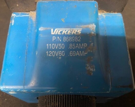 Vickers DG4S4-0133C-B-60 Hydraulic Pilot Valve - Image 3