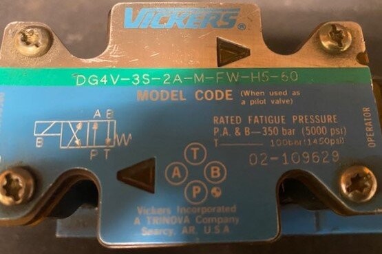 Vickers DG4V-3S-2A-MFW-H5-60 Hydraulic Valve - Image 2