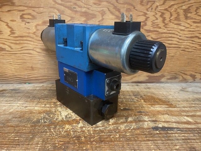 Vickers DG4V 5 6CJ M U H6 20 Directional Hydraulic Valve - Image 4