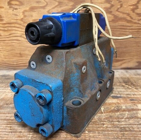 Vickers DG5S-8-33C-TMWB-20 Hydraulic Valve - Image 2