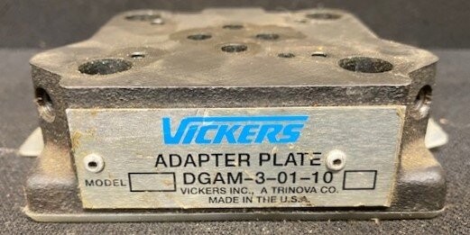 Vickers DGAM-3-01-10 Hydraulic Valve Adapter Plate - Image 2