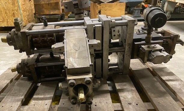 W. Mueller H2/60-180-PVC-1-K 2x180mm Dual Blow Mold Machine Head - Image 3