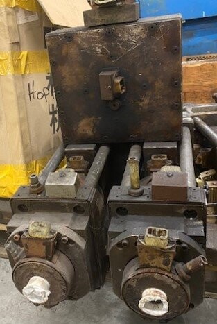 W. Mueller S2/90-180T-PVC.1-Channel 2x180mm Blow Mold Machine Head - Image 2