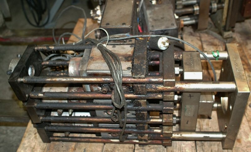 W. Mueller Unknown Model 3x115mm Blow Mold Machine Head