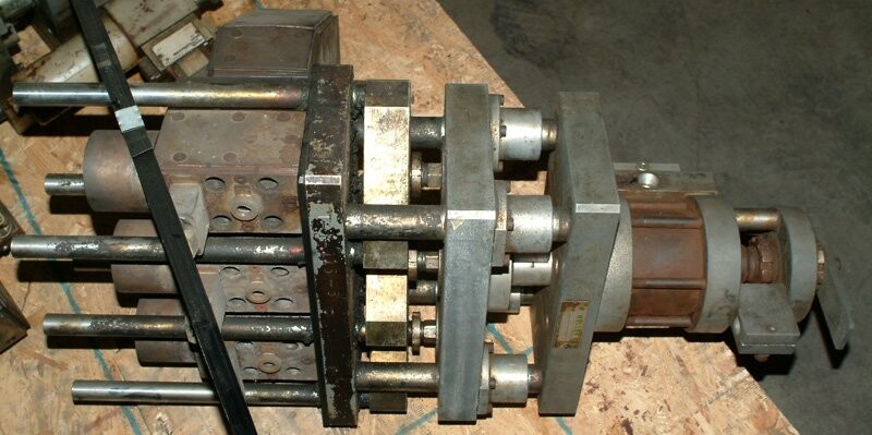 W. Mueller S3/35-115 T-PVC-1-K Blow Mold Machine Head