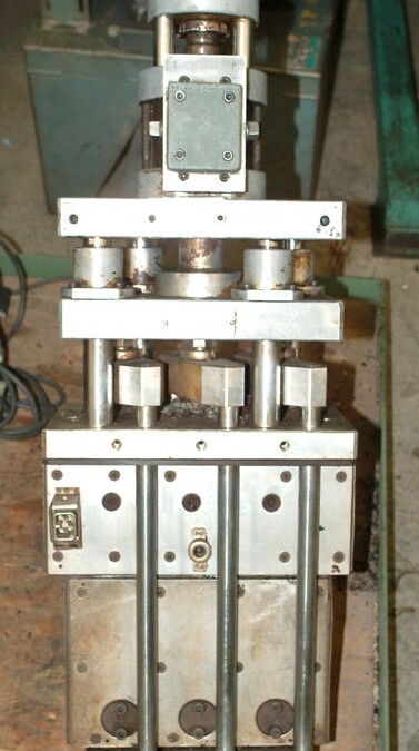 W. Muller 2x85mm Blow Mold Machine Head