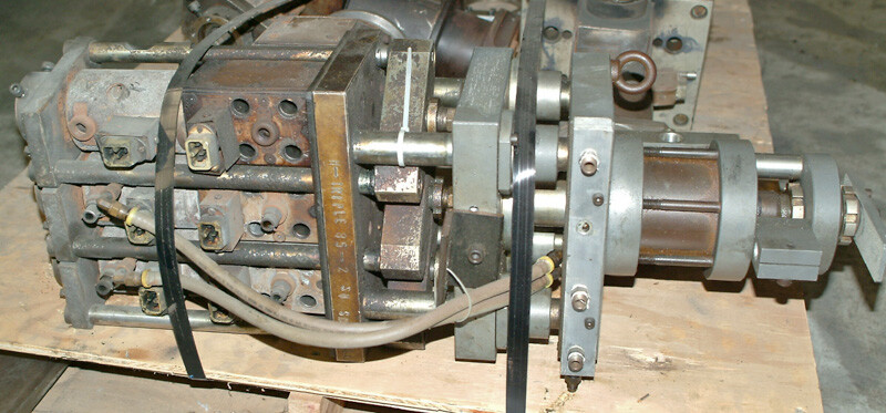 W. Mueller H-Triple 85-2, Small Flow Blow Mold Machine Head