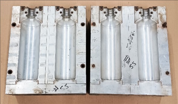 Wentworth Mould MSO-13984-1&2 24oz Cylinder Bottle Blow Mold