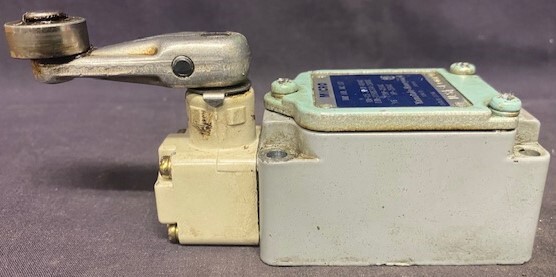 Yamatake-Honeywell 1LS1-J Limit Switch - Image 3